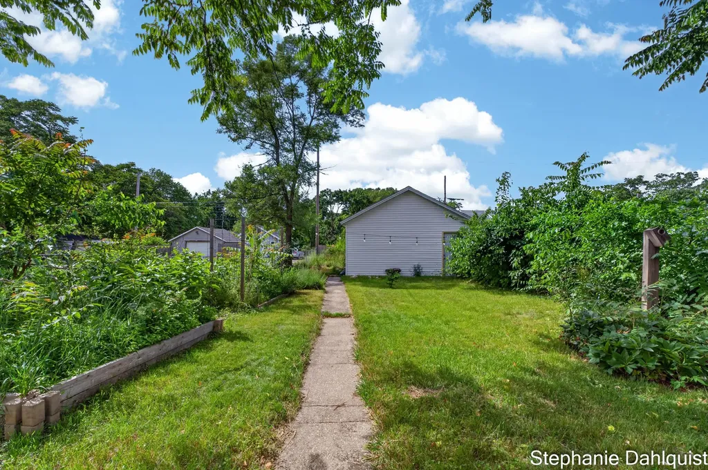326 Mason Avenue Muskegon City MI 49441
