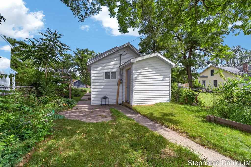 326 Mason Avenue Muskegon City MI 49441