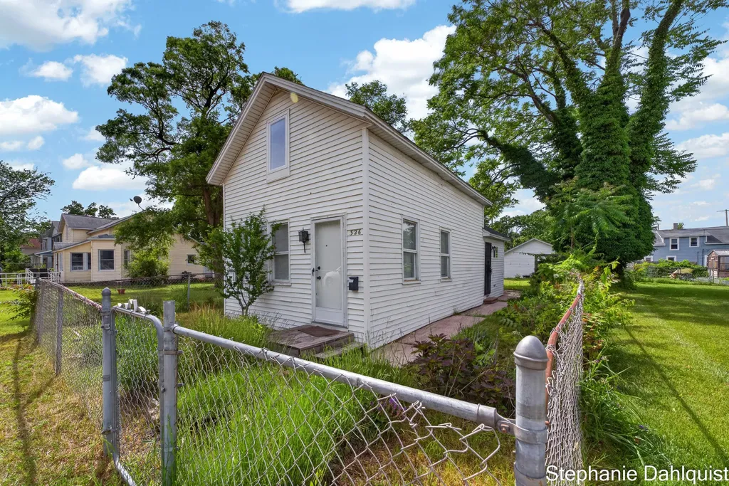 326 Mason Avenue Muskegon City MI 49441