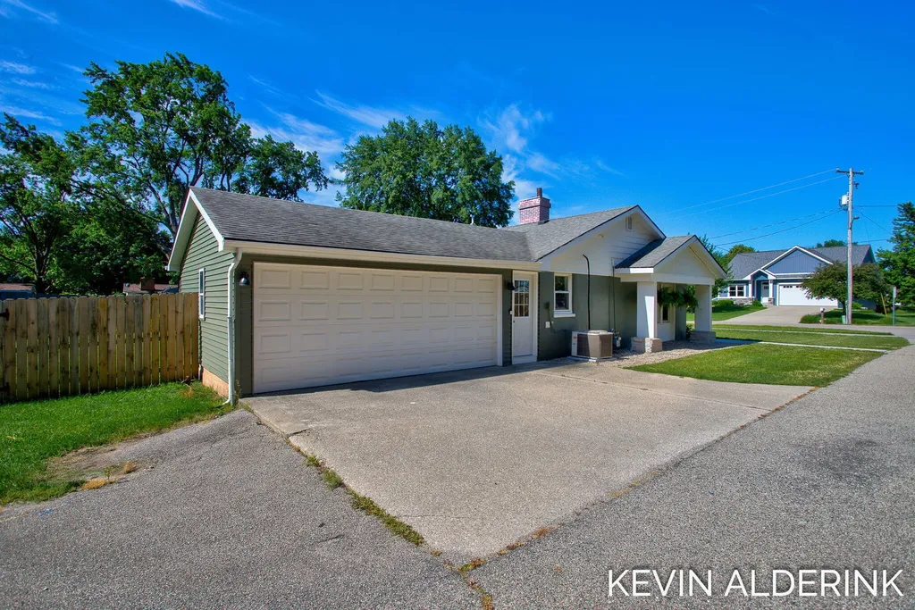 1738 92nd Avenue Zeeland Charter Township MI 49464