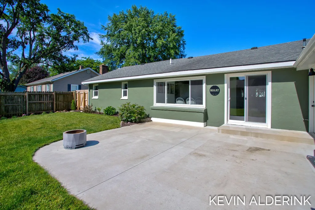 1738 92nd Avenue Zeeland Charter Township MI 49464