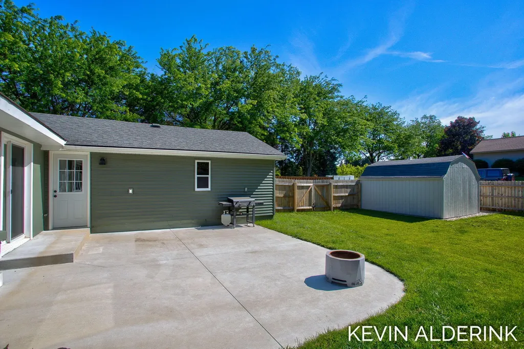 1738 92nd Avenue Zeeland Charter Township MI 49464