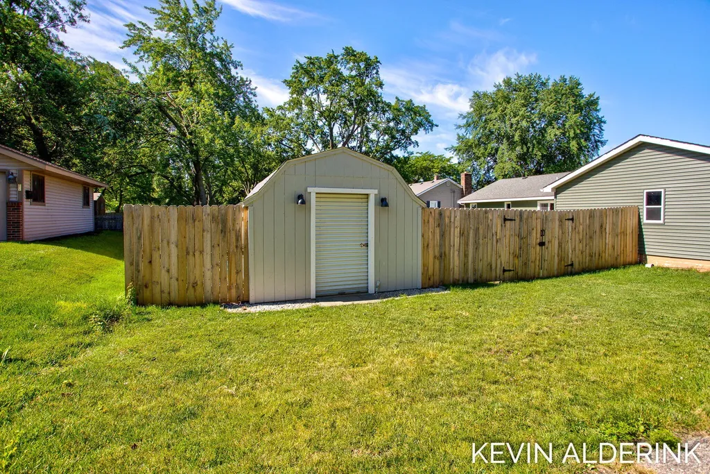 1738 92nd Avenue Zeeland Charter Township MI 49464