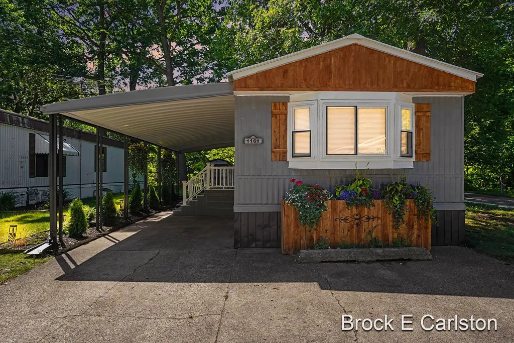 1161 Calgary Drive Norton Shores City MI 49444