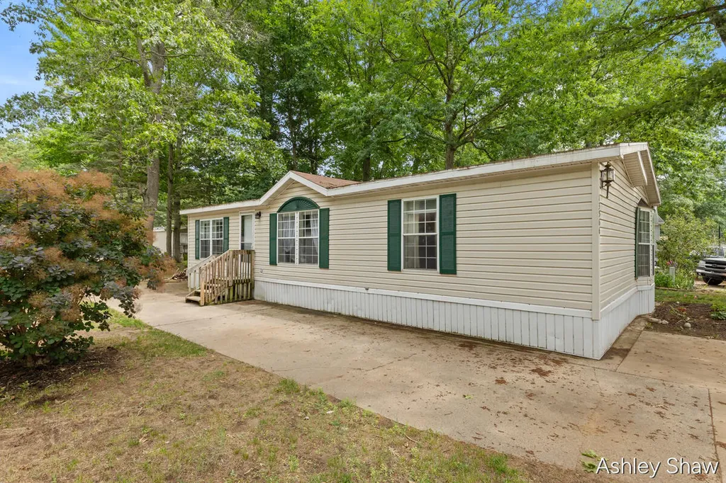 13566 Pinewood Drive Grand Haven Charter Township MI 49417