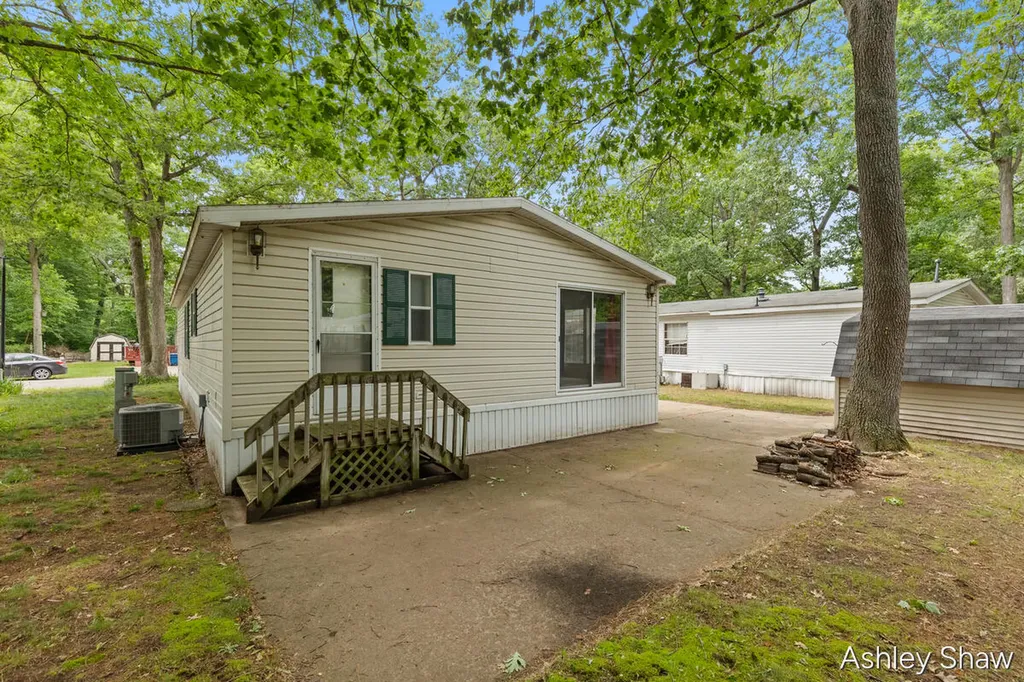 13566 Pinewood Drive Grand Haven Charter Township MI 49417