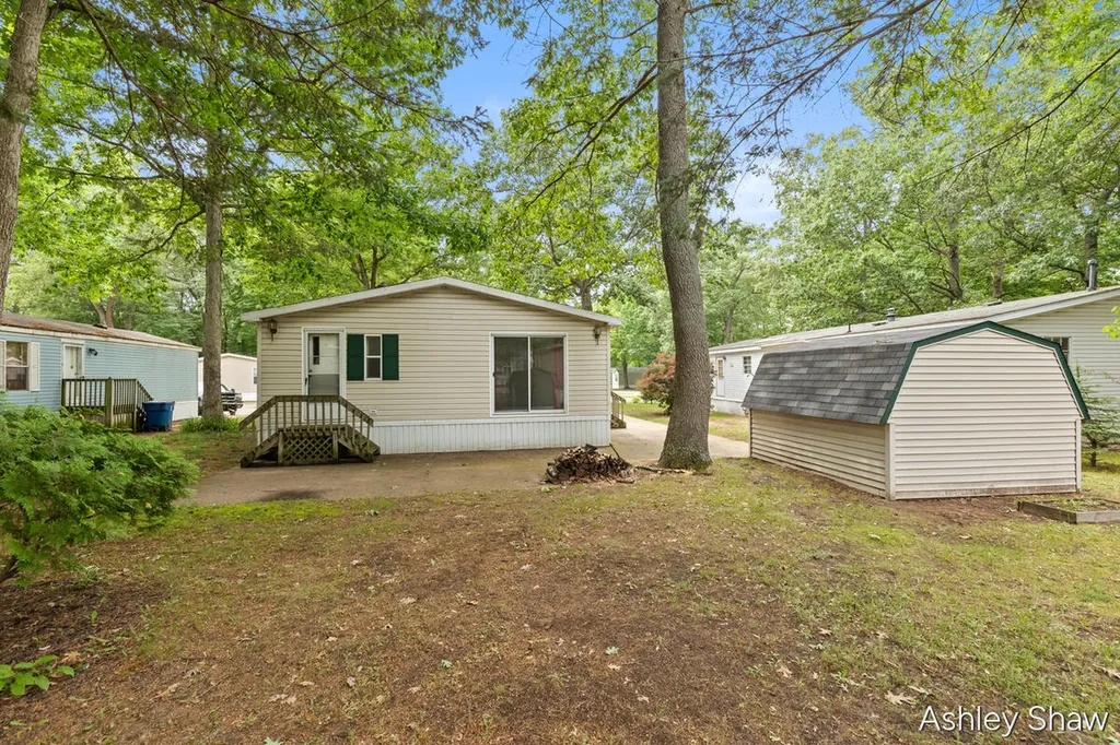 13566 Pinewood Drive Grand Haven Charter Township MI 49417