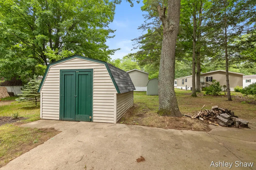 13566 Pinewood Drive Grand Haven Charter Township MI 49417
