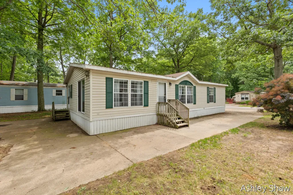 13566 Pinewood Drive Grand Haven Charter Township MI 49417