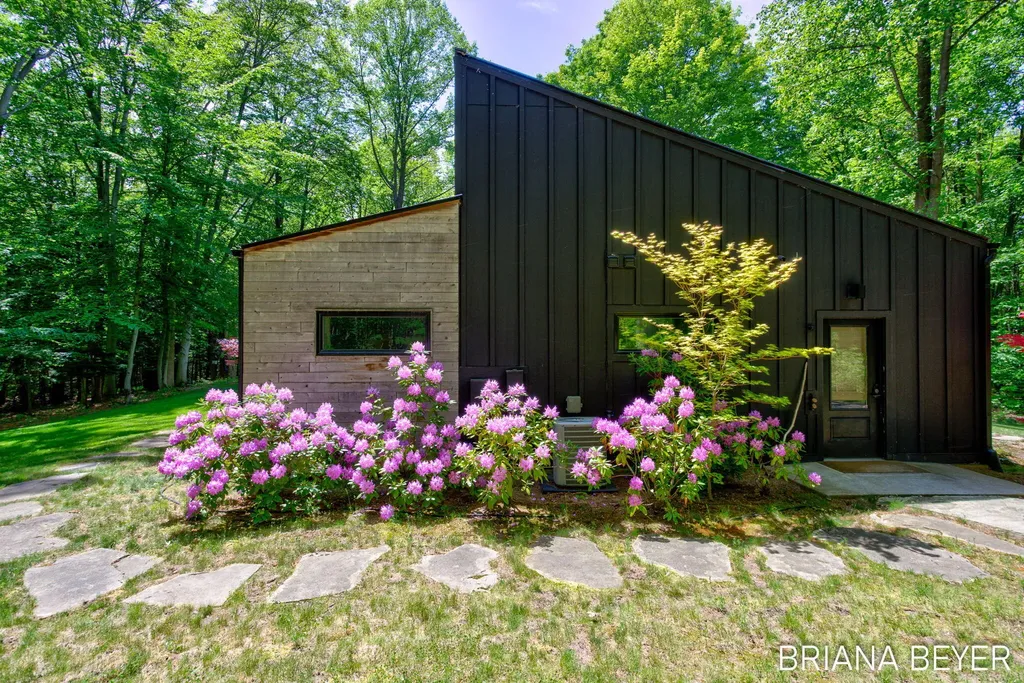 6550 Lake Effect Drive Laketown Township MI 49423