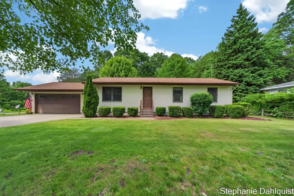 1646 W Giles Road Laketon Township MI 49445