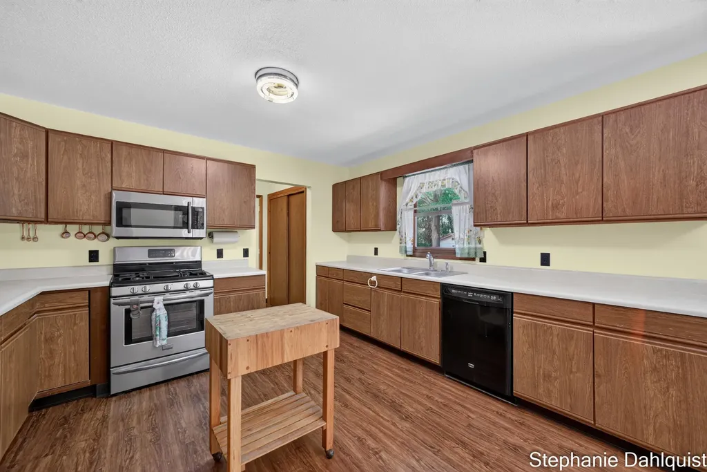 1646 W Giles Road Laketon Township MI 49445