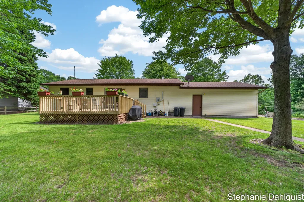 1646 W Giles Road Laketon Township MI 49445