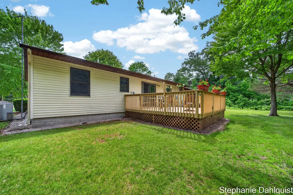 1646 W Giles Road Laketon Township MI 49445