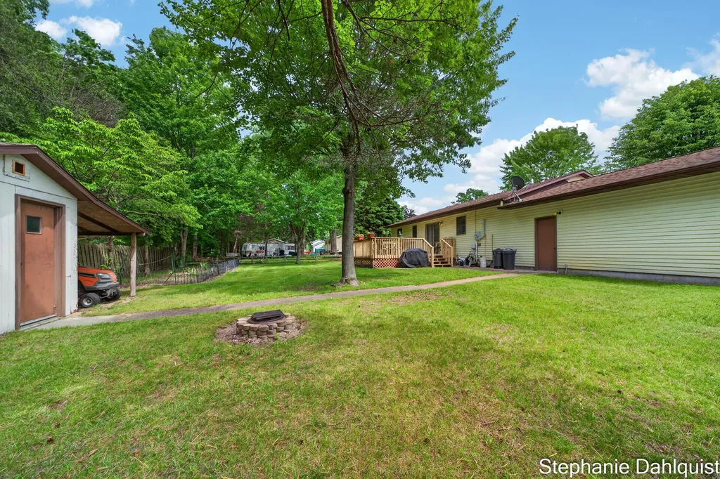 1646 W Giles Road Laketon Township MI 49445