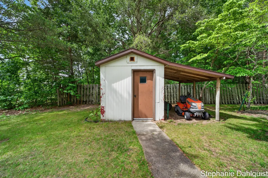 1646 W Giles Road Laketon Township MI 49445