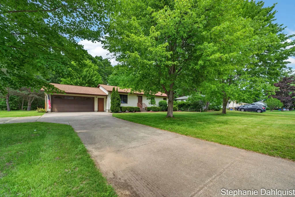 1646 W Giles Road Laketon Township MI 49445