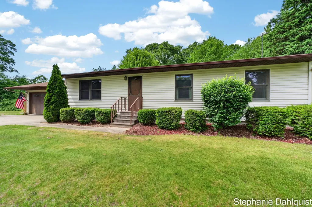 1646 W Giles Road Laketon Township MI 49445