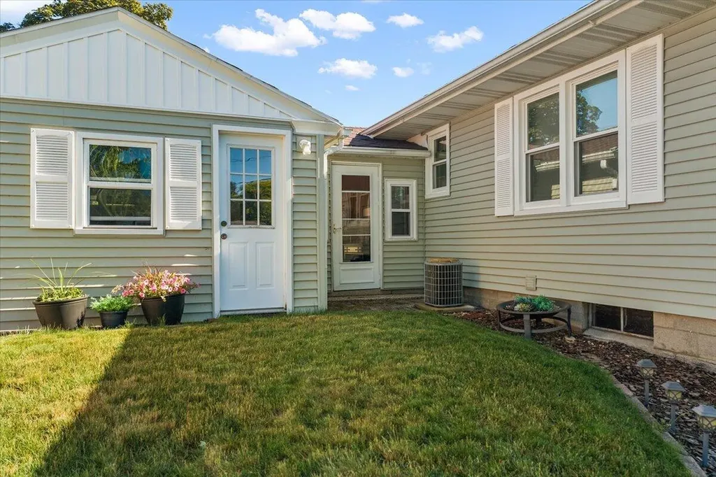42 W 29th Street Holland City MI 49423