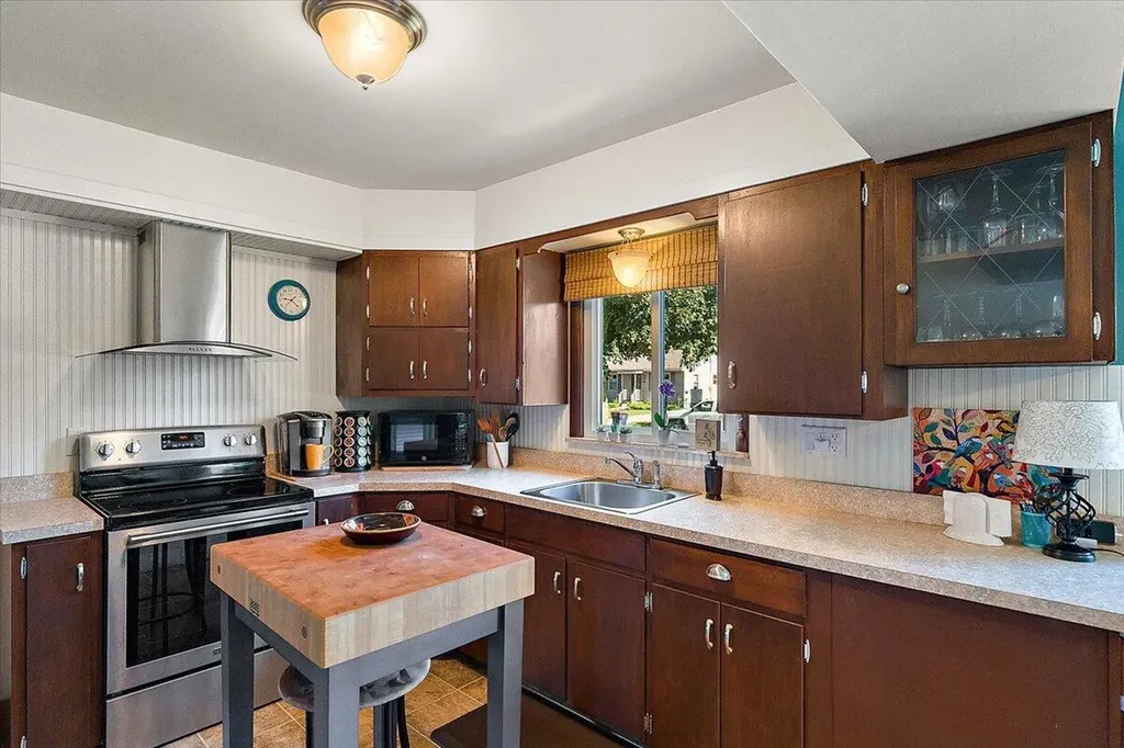 42 W 29th Street Holland City MI 49423