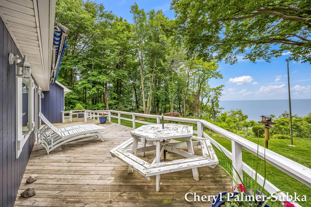 8409 Chuckanut Drive White River Township MI 49437