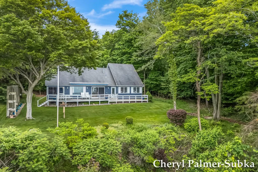 8409 Chuckanut Drive White River Township MI 49437
