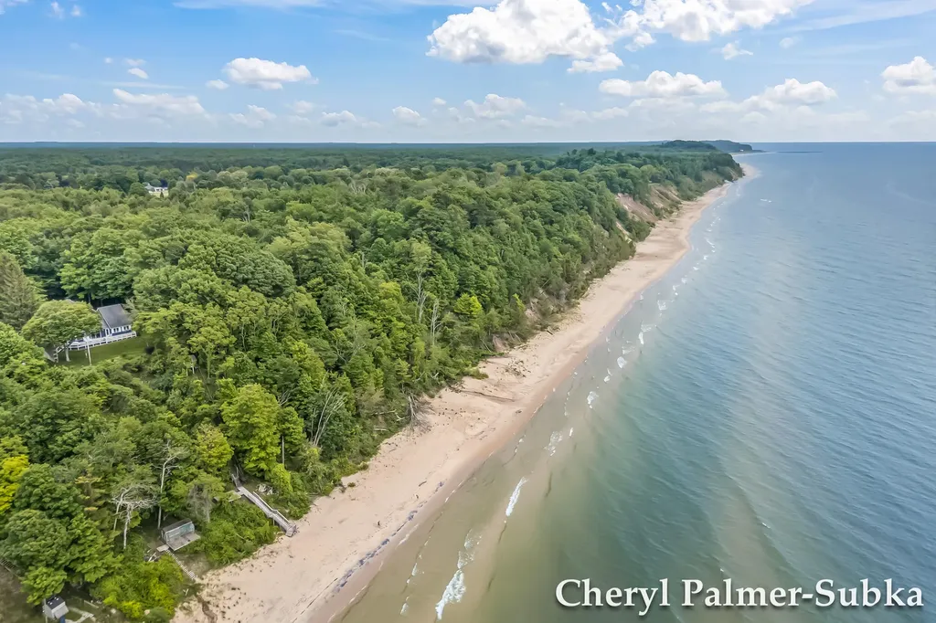 8409 Chuckanut Drive White River Township MI 49437