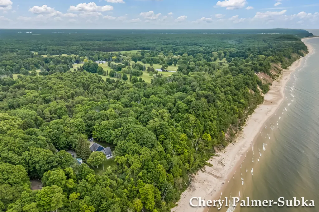 8409 Chuckanut Drive White River Township MI 49437