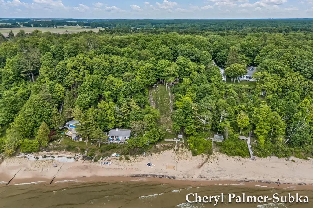 8409 Chuckanut Drive White River Township MI 49437