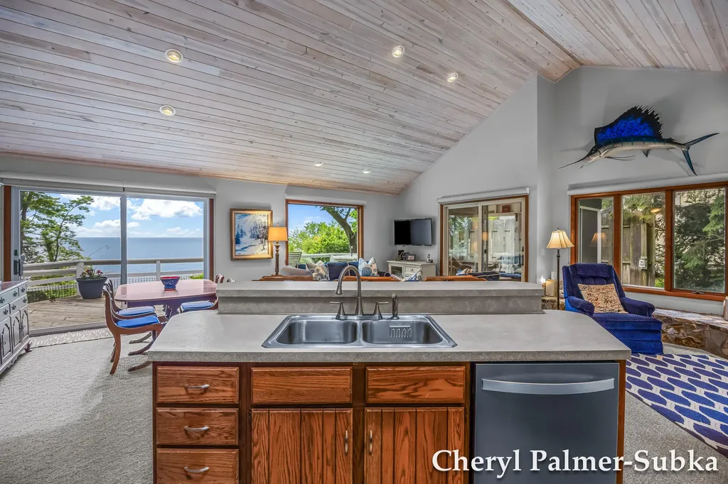 8409 Chuckanut Drive White River Township MI 49437