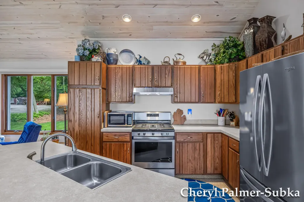 8409 Chuckanut Drive White River Township MI 49437
