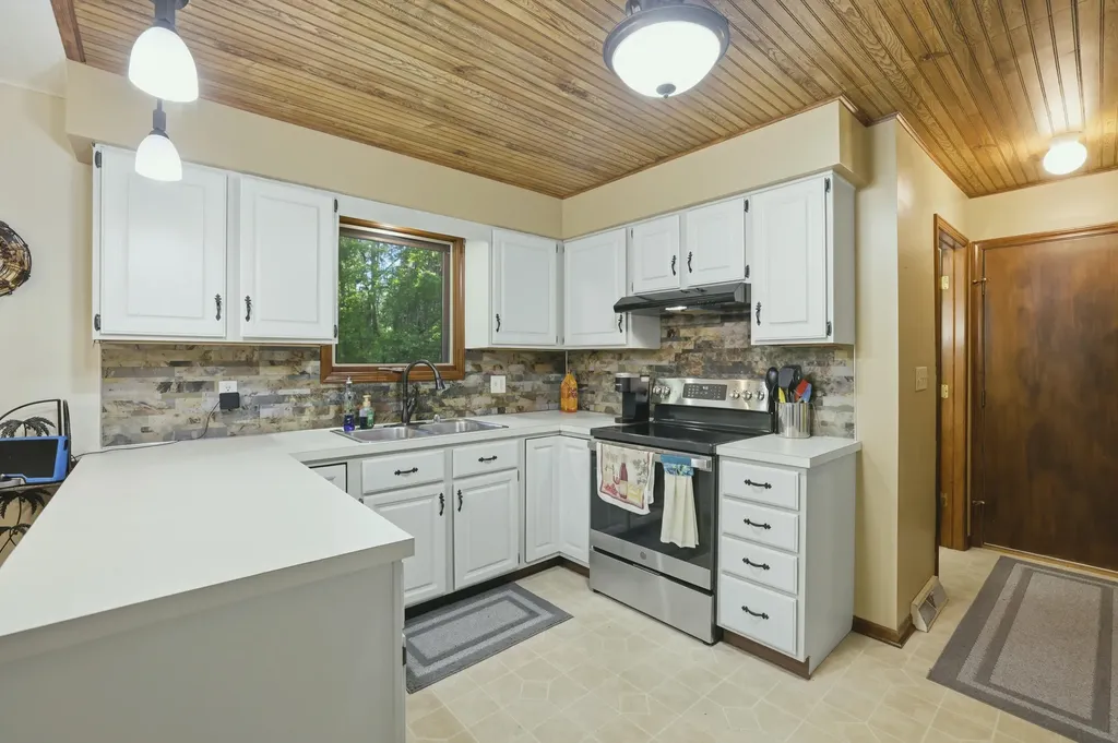 15915 Ryan Drive Park Township MI 49424