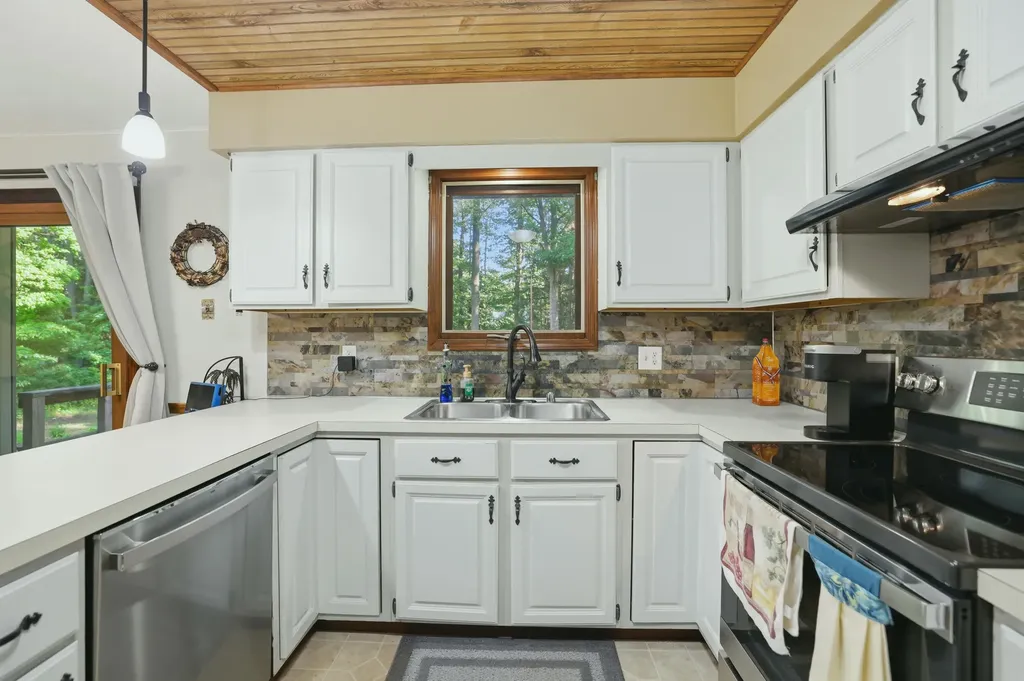 15915 Ryan Drive Park Township MI 49424