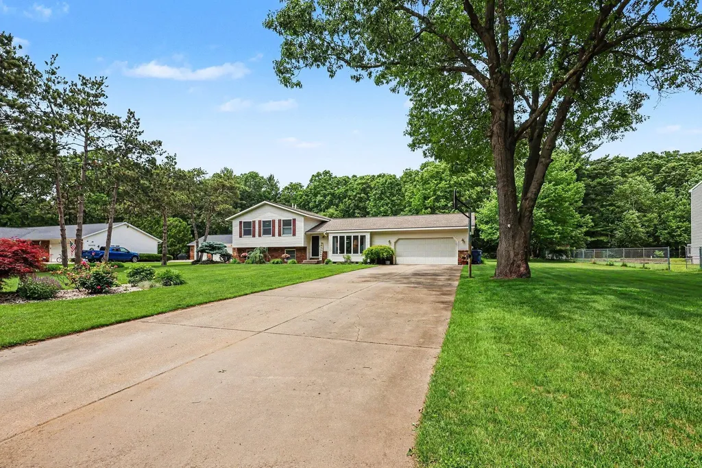 2332 Filonow Drive Fruitport Charter Township MI 49444