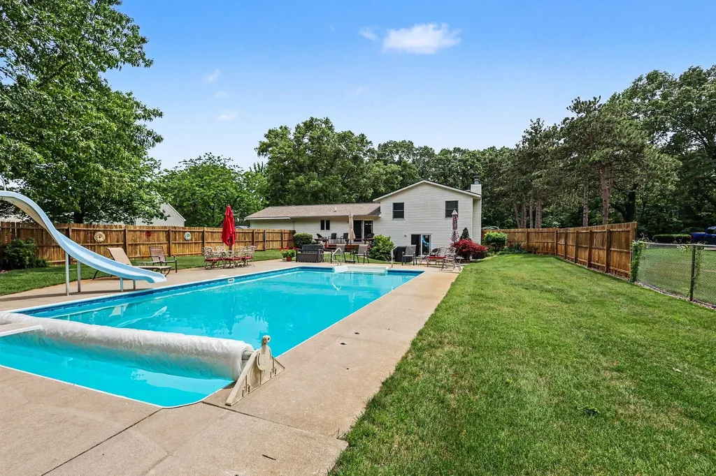 2332 Filonow Drive Fruitport Charter Township MI 49444
