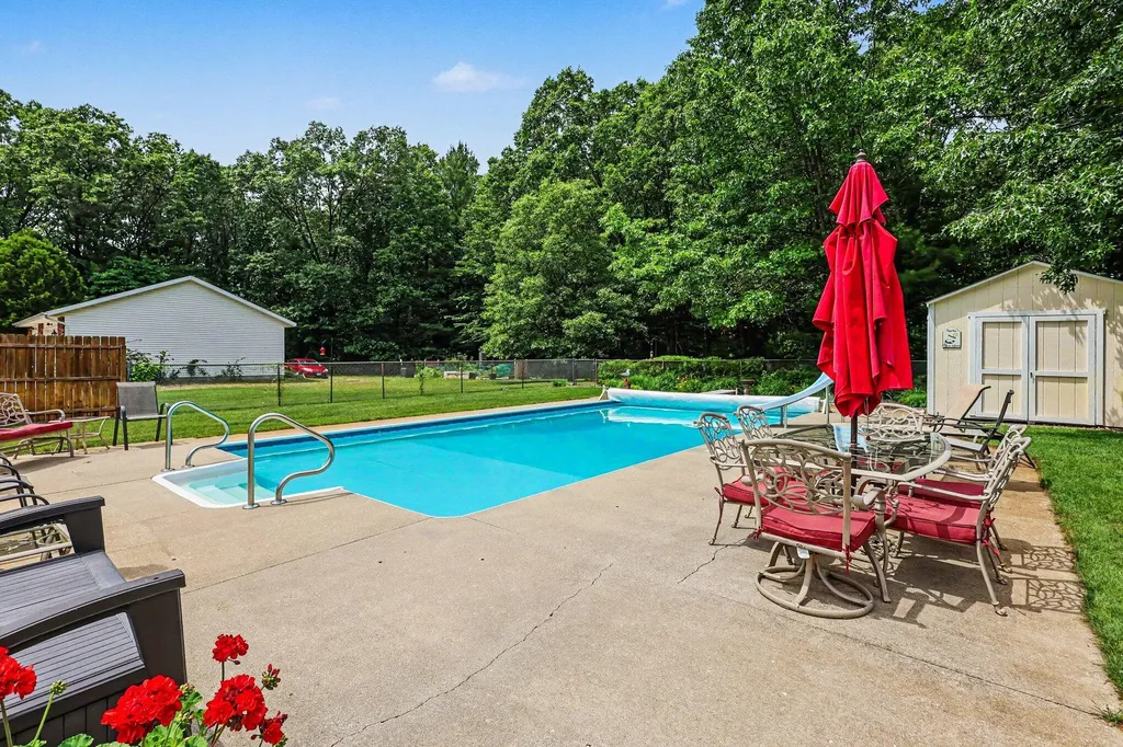 2332 Filonow Drive Fruitport Charter Township MI 49444