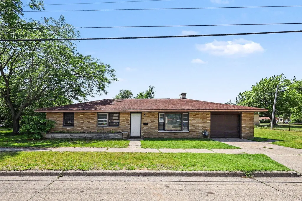 1635 Roberts Street Muskegon City MI 49442