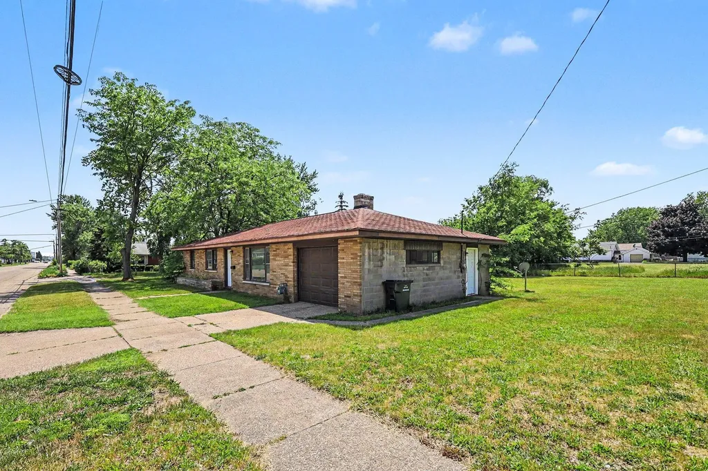 1635 Roberts Street Muskegon City MI 49442