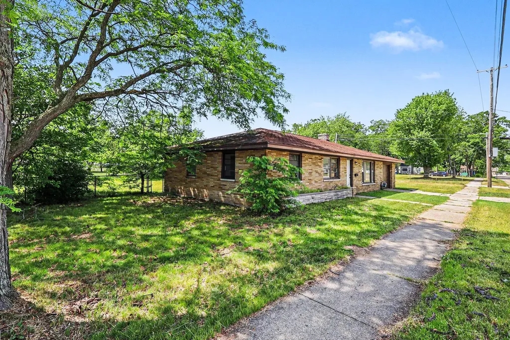 1635 Roberts Street Muskegon City MI 49442