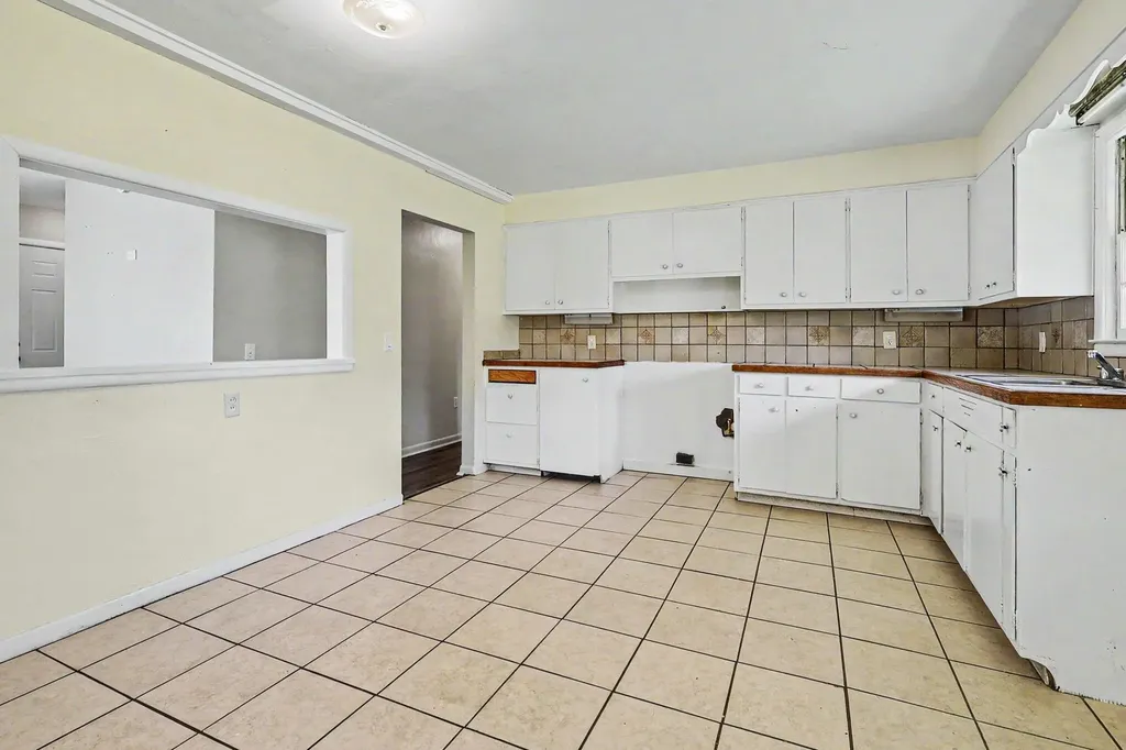 1635 Roberts Street Muskegon City MI 49442