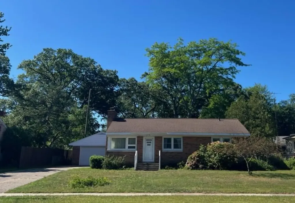 2077 W Norton Avenue Norton Shores City MI 49441