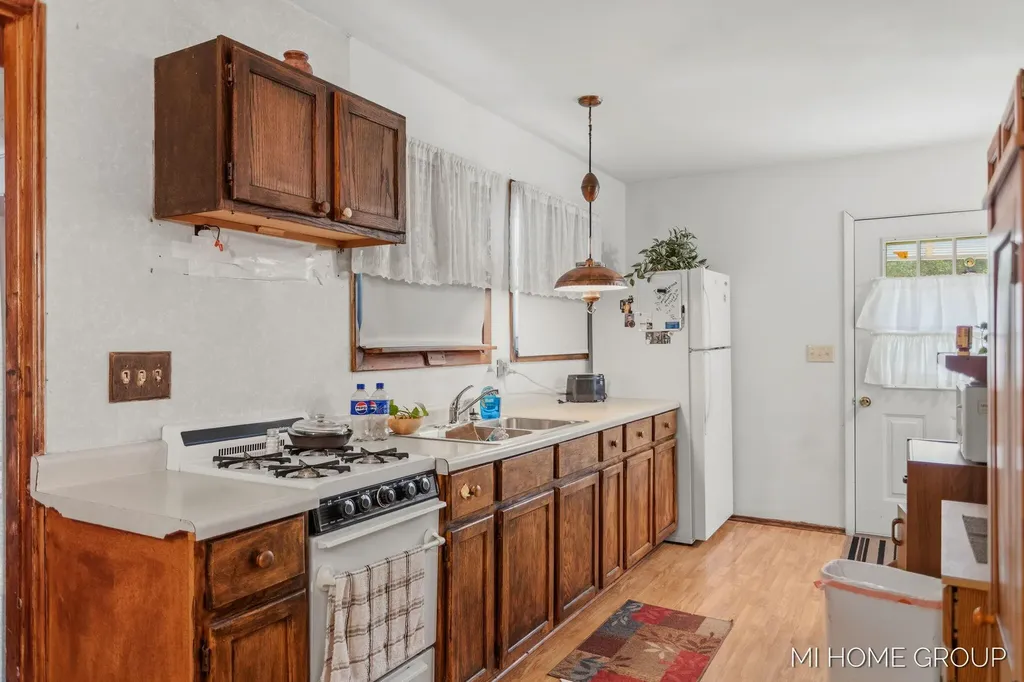 155 Burke Avenue Holland Charter Township MI 49424