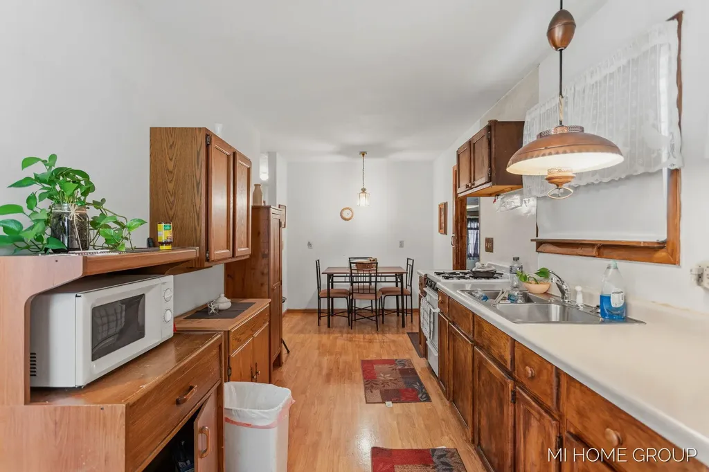 155 Burke Avenue Holland Charter Township MI 49424