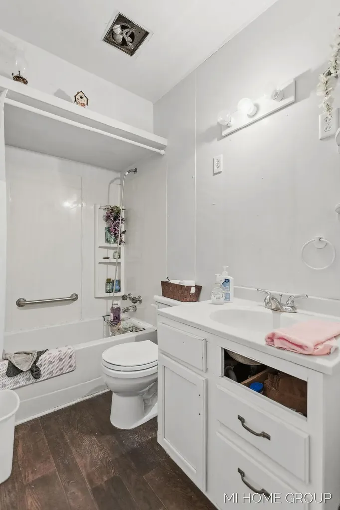 155 Burke Avenue Holland Charter Township MI 49424