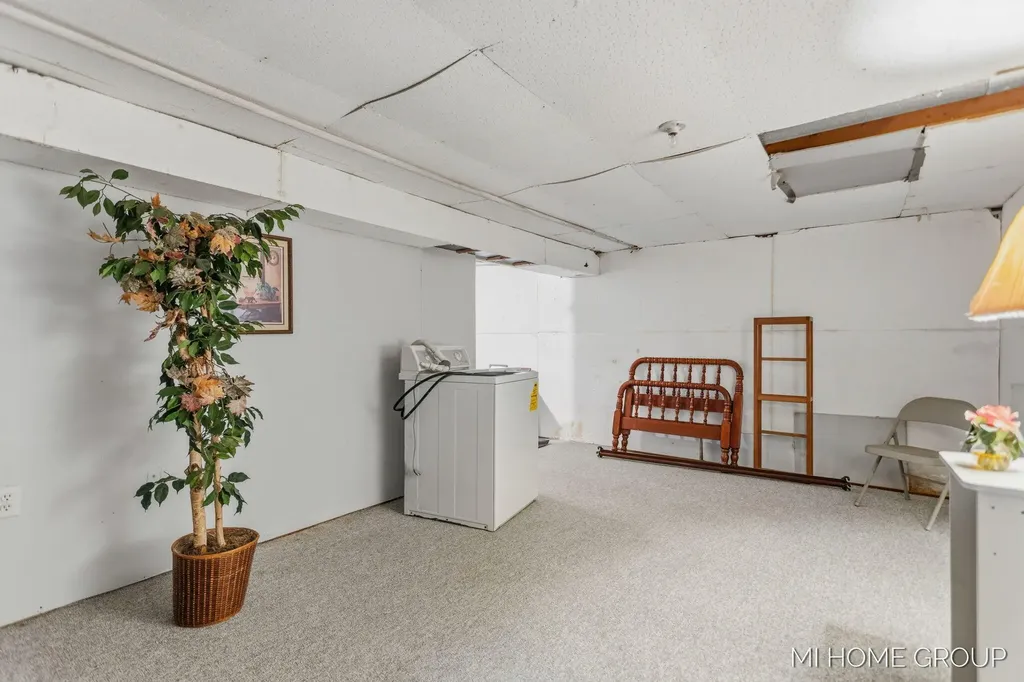155 Burke Avenue Holland Charter Township MI 49424