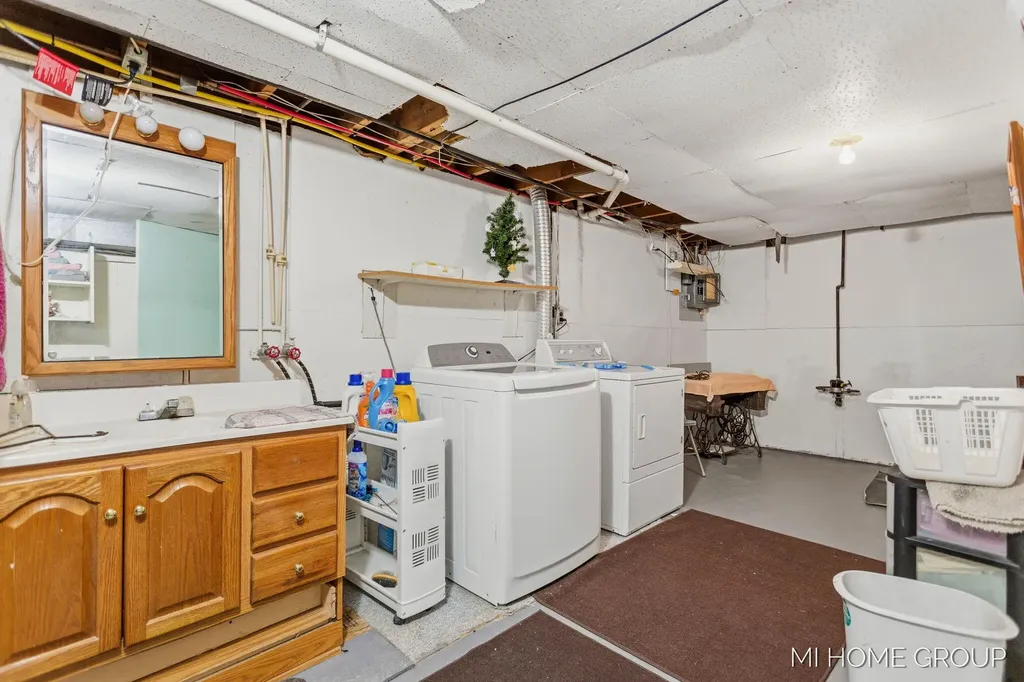 155 Burke Avenue Holland Charter Township MI 49424