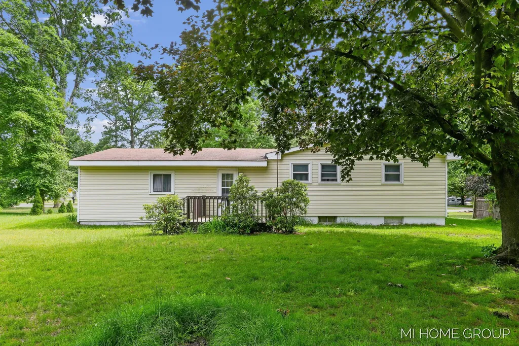 155 Burke Avenue Holland Charter Township MI 49424