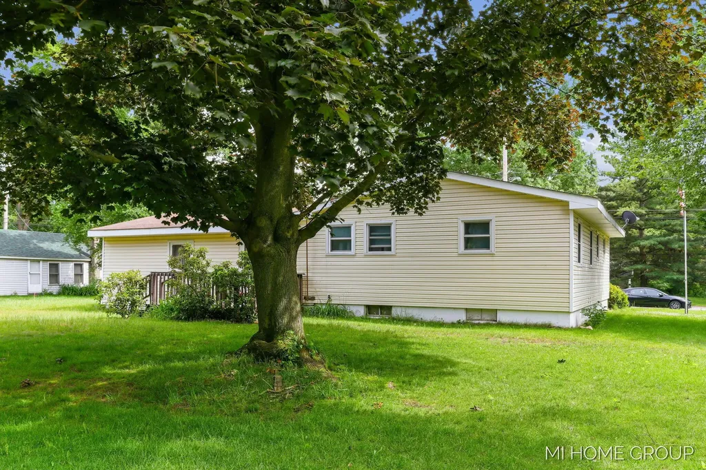 155 Burke Avenue Holland Charter Township MI 49424