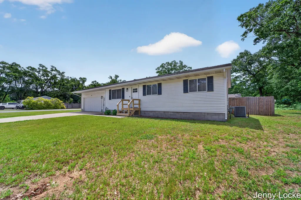 2391 Macarthur Road Muskegon Charter Township MI 49442
