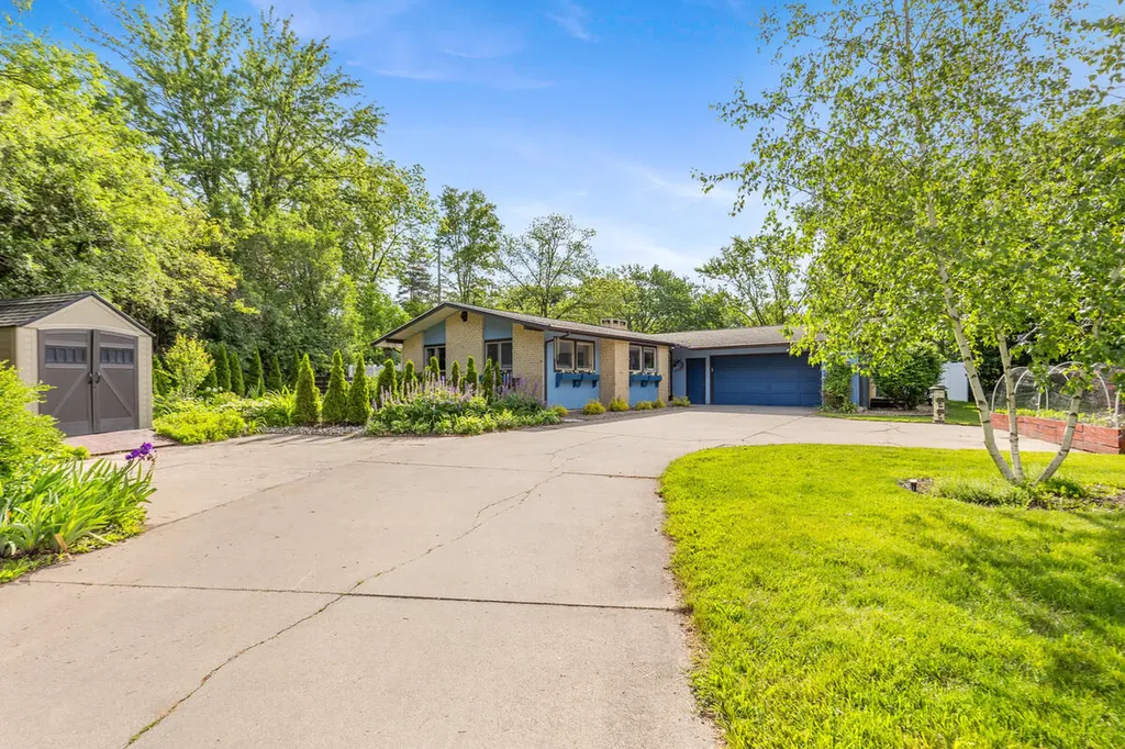 38 E Beltline Avenue SE Grand Rapids Charter Township MI 49506